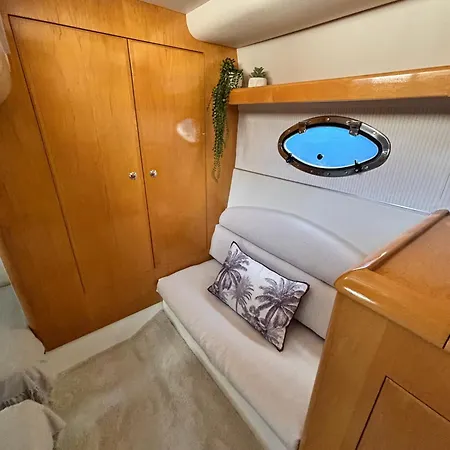 A Bordo De Un Barco En La Costa Del Sol *
