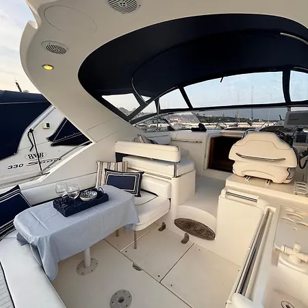 A Bordo De Un Barco En La Costa Del Sol Hotel en barco Marbella