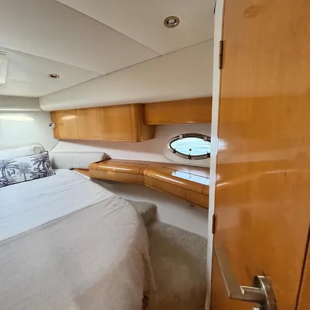 A Bordo De Un Barco En La Costa Del Sol Hotel en barco *