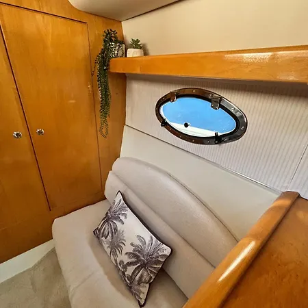 A Bordo De Un Barco En La Costa Del Sol Hotel en barco Marbella